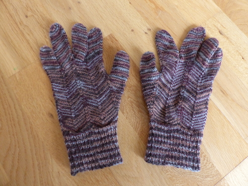 Zigzag gloves